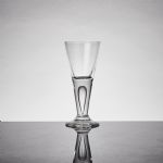 1202 3129 Glas på fot